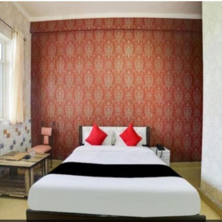 Sudhir Hotel & Banquet, Сонипат Екстериор снимка