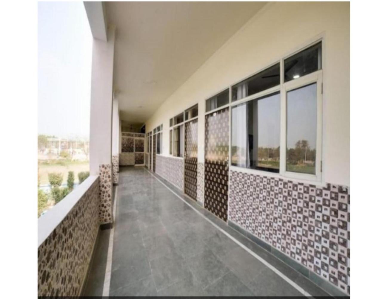 Sudhir Hotel & Banquet, Сонипат Екстериор снимка