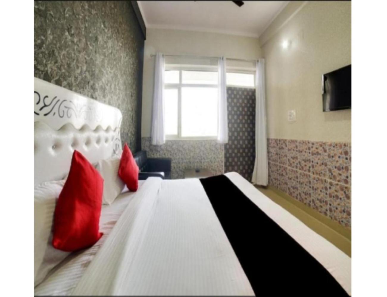 Sudhir Hotel & Banquet, Сонипат Екстериор снимка