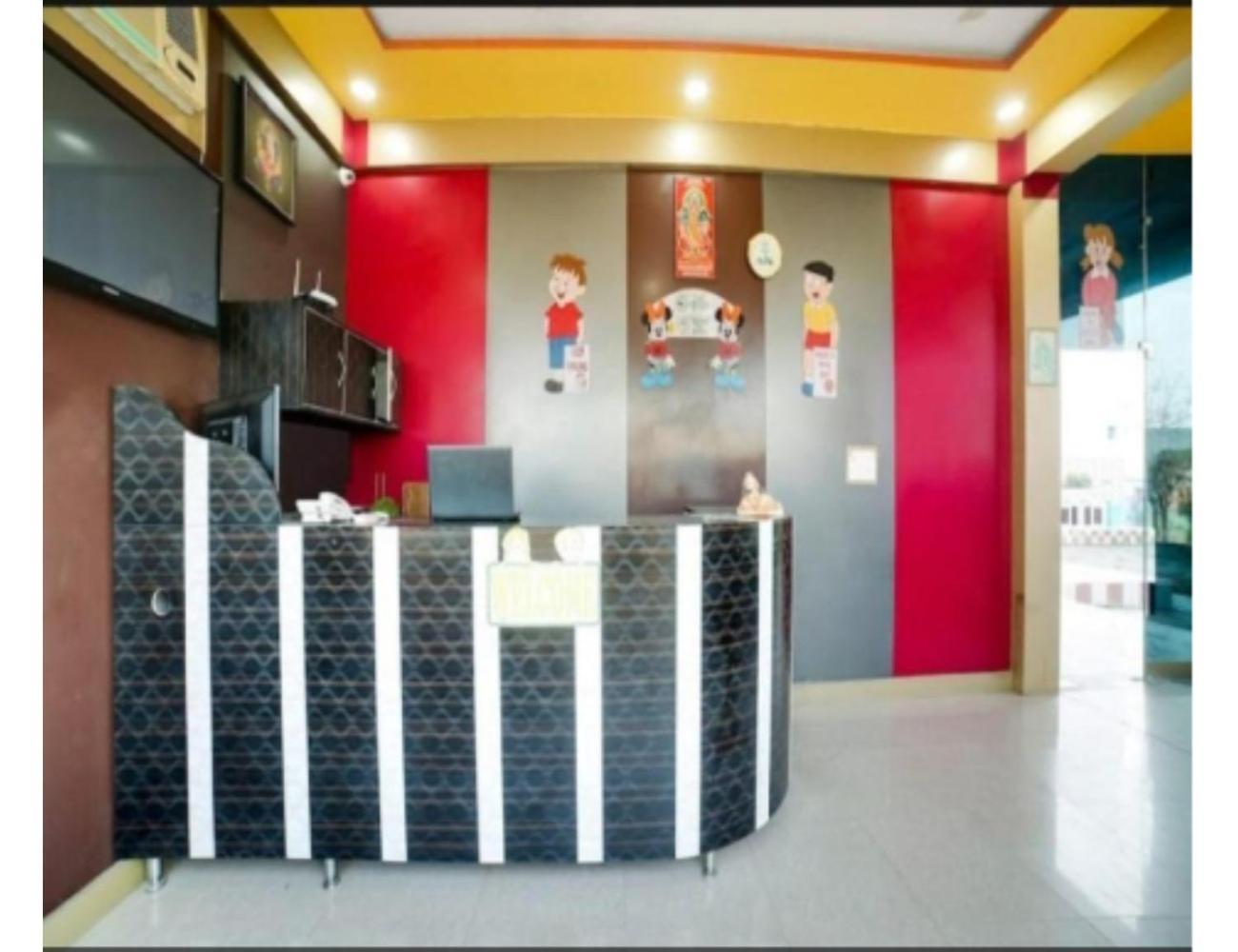 Sudhir Hotel & Banquet, Сонипат Екстериор снимка